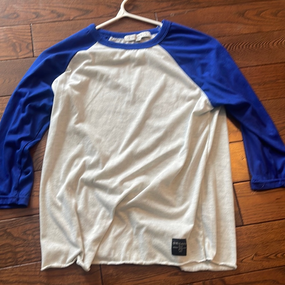 T-Shirt long Sleeve Amnesia Size small 3/4 Length Sleeves